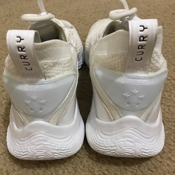 under armor curry flow Size - 5.5 youth white - Picture 6 of 9